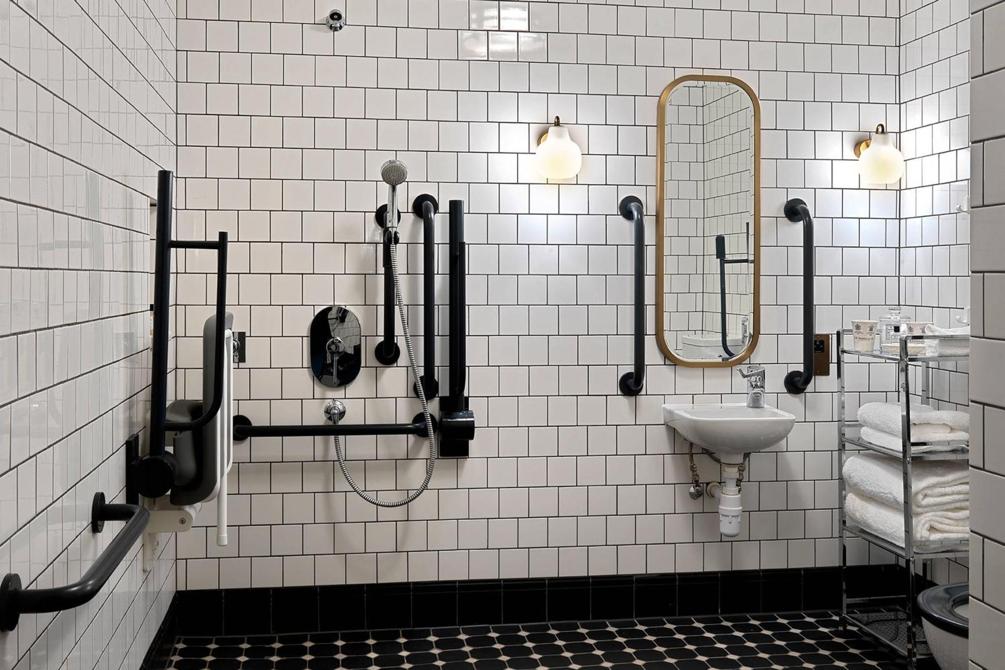 Arms, Autograph Collection 4* Cambridge (Cambridgeshire)