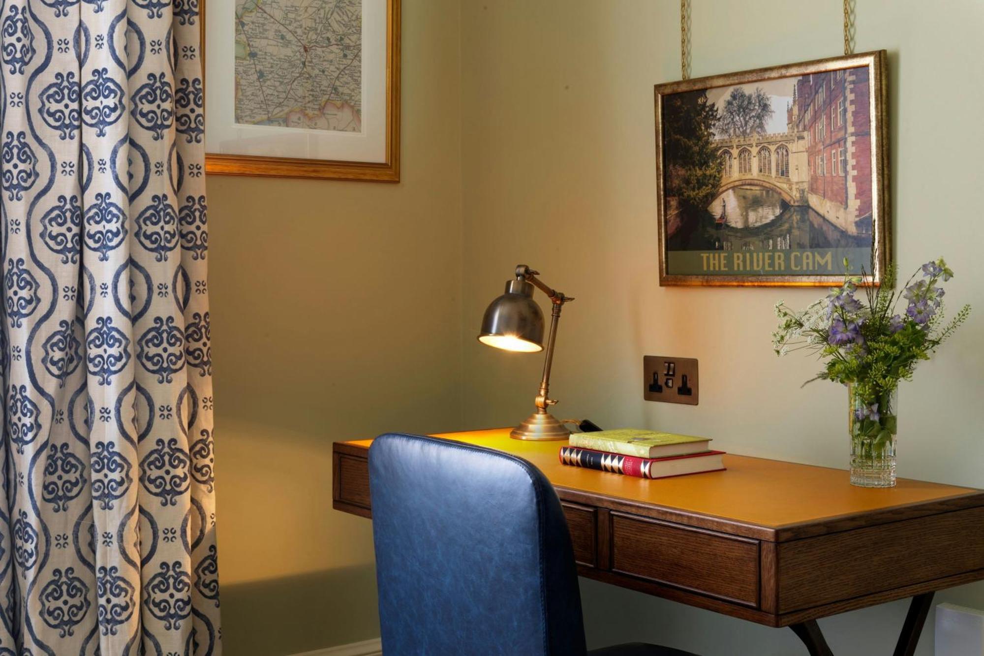 Arms, Autograph Collection Hotel Cambridge